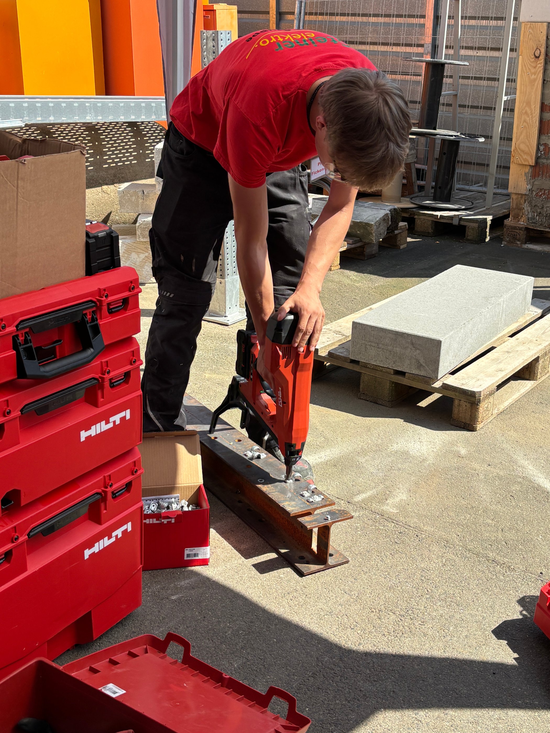 Hilti zu Gast in der Ausbildungswerkstatt