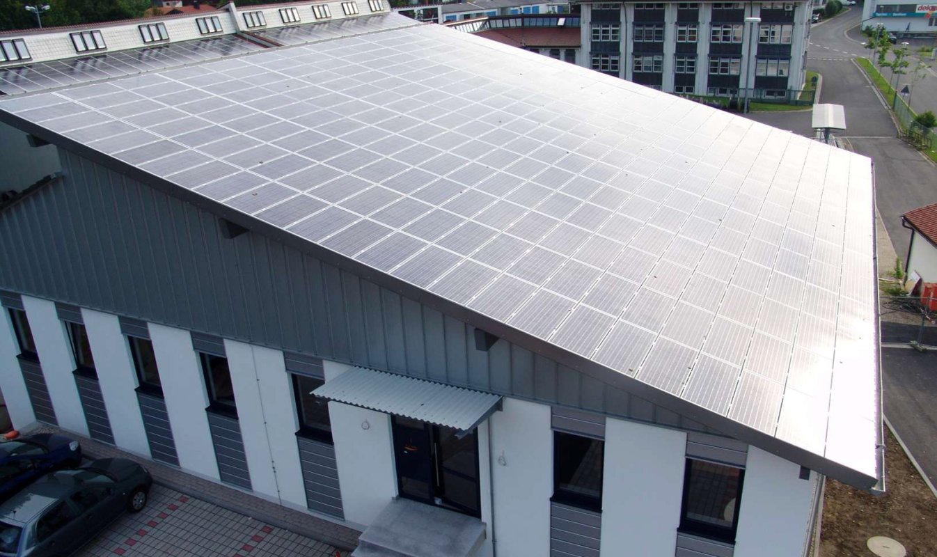 PV-Anlage auf dem Firmengebäude der WUN elektro